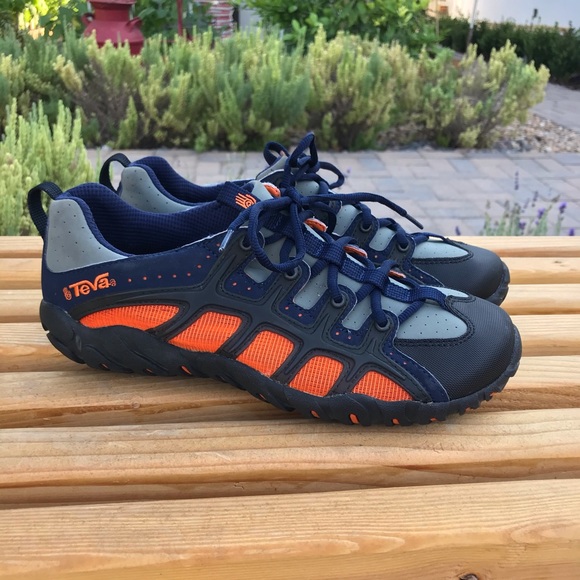 teva athletic shoes